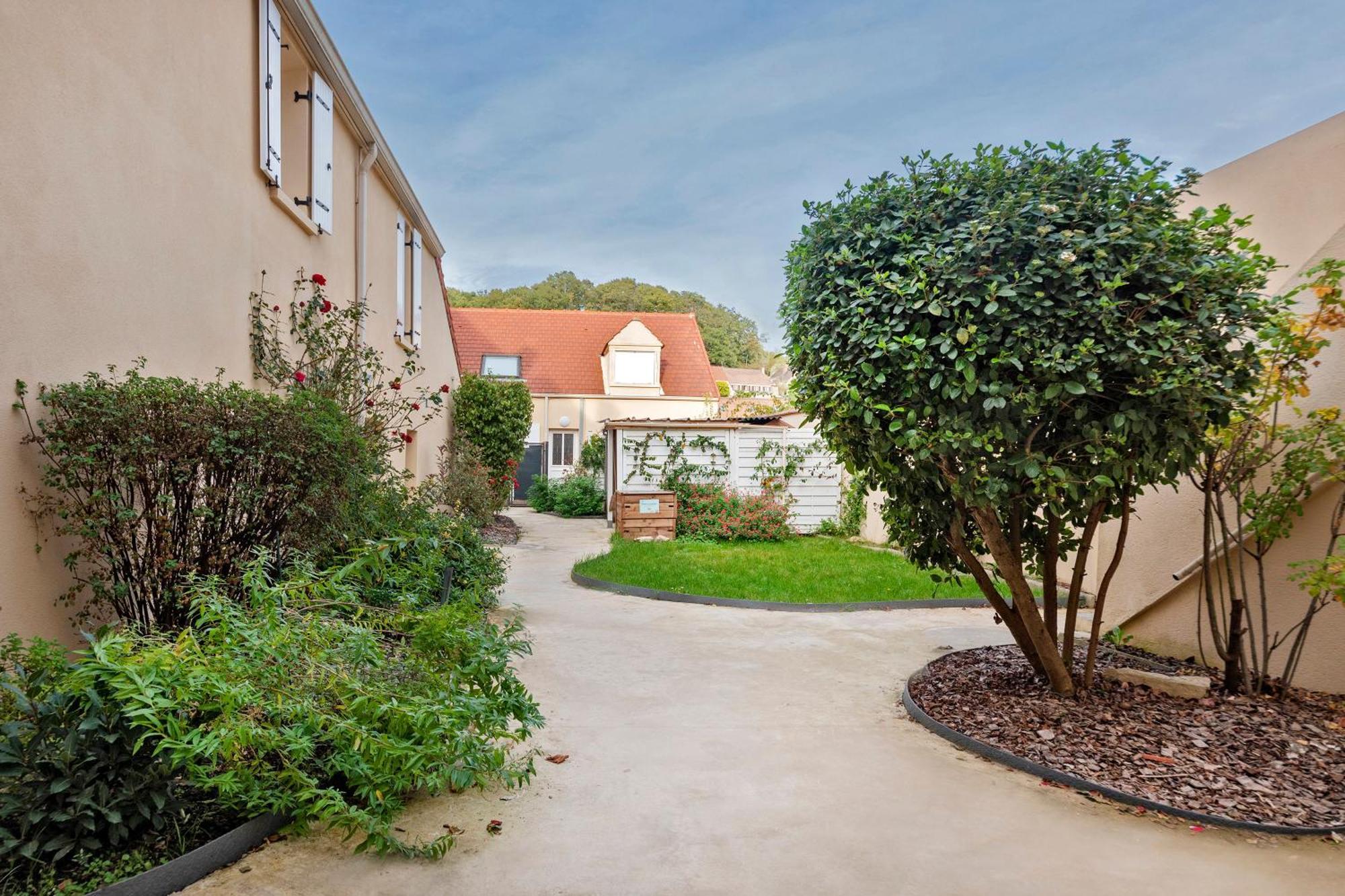 Les Logis De Marcoussis Apartment Екстериор снимка